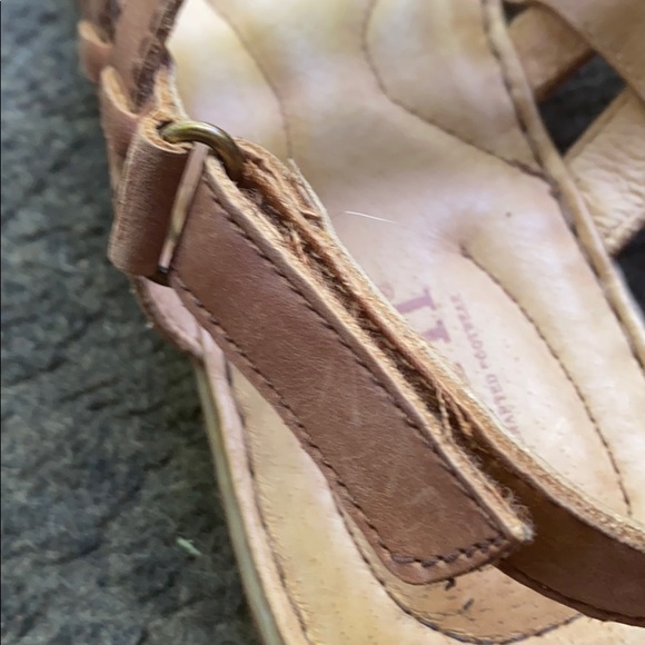 Born leather thong sandals - Picture 8 of 8